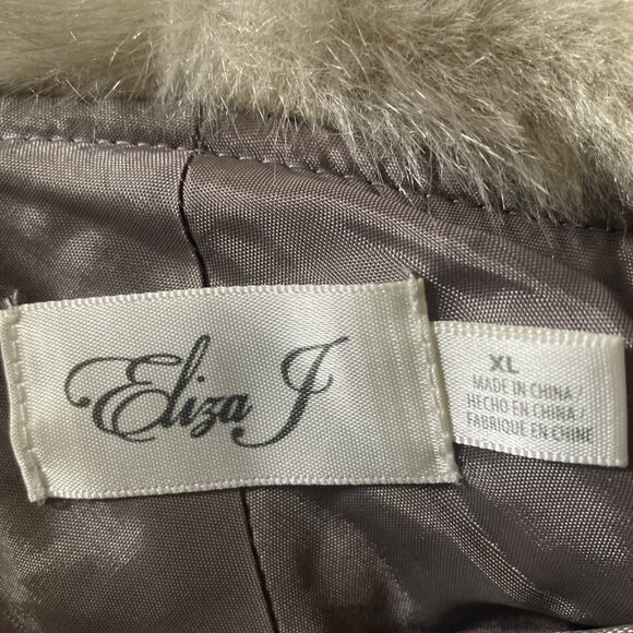 Eliza J Faux Fur Gray Wrap Size XL Shawl - Picture 6 of 10